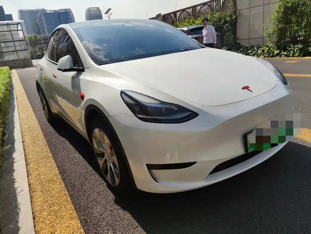 Tesla Model Y — фото 4
