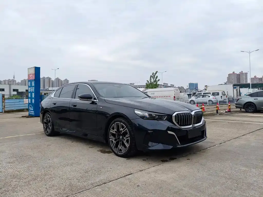 BMW 5 Series — фото 2