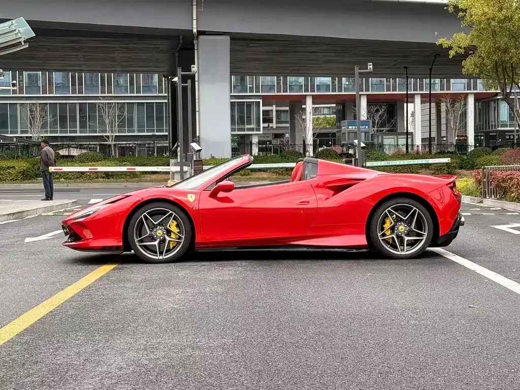 Ferrari F8 — фото 7
