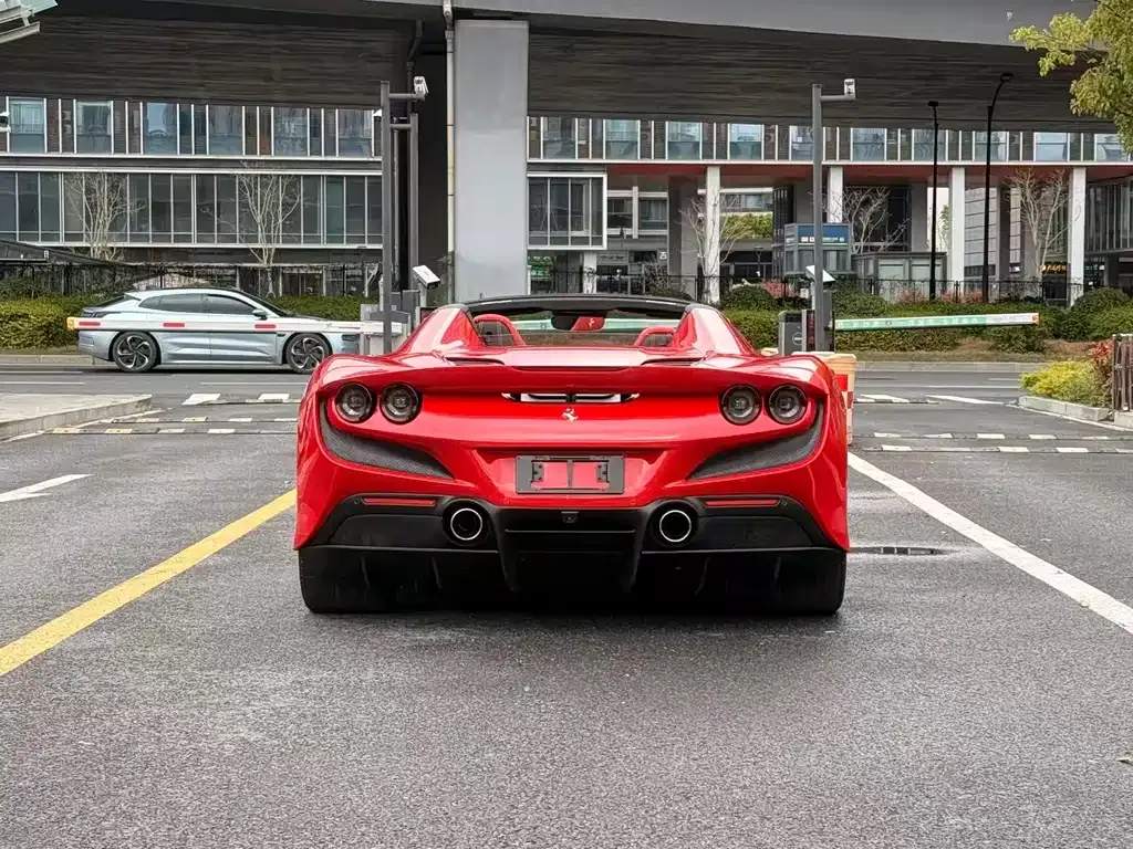 Ferrari F8 — фото 8