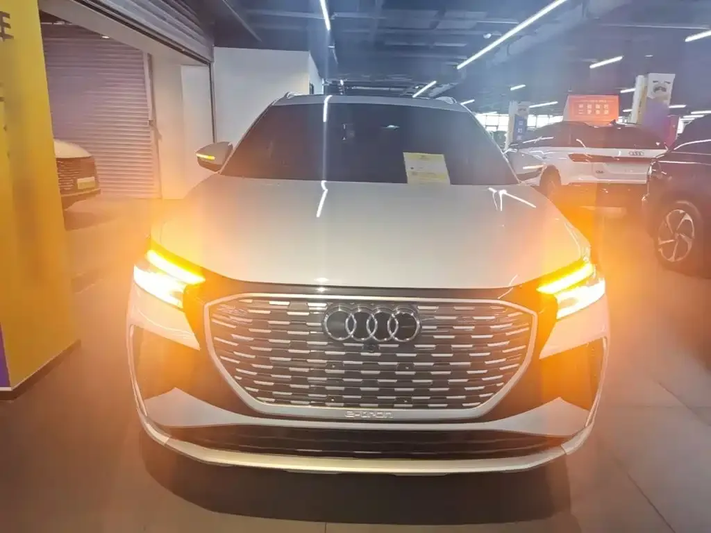 Audi Q4 e-tron — фото 9