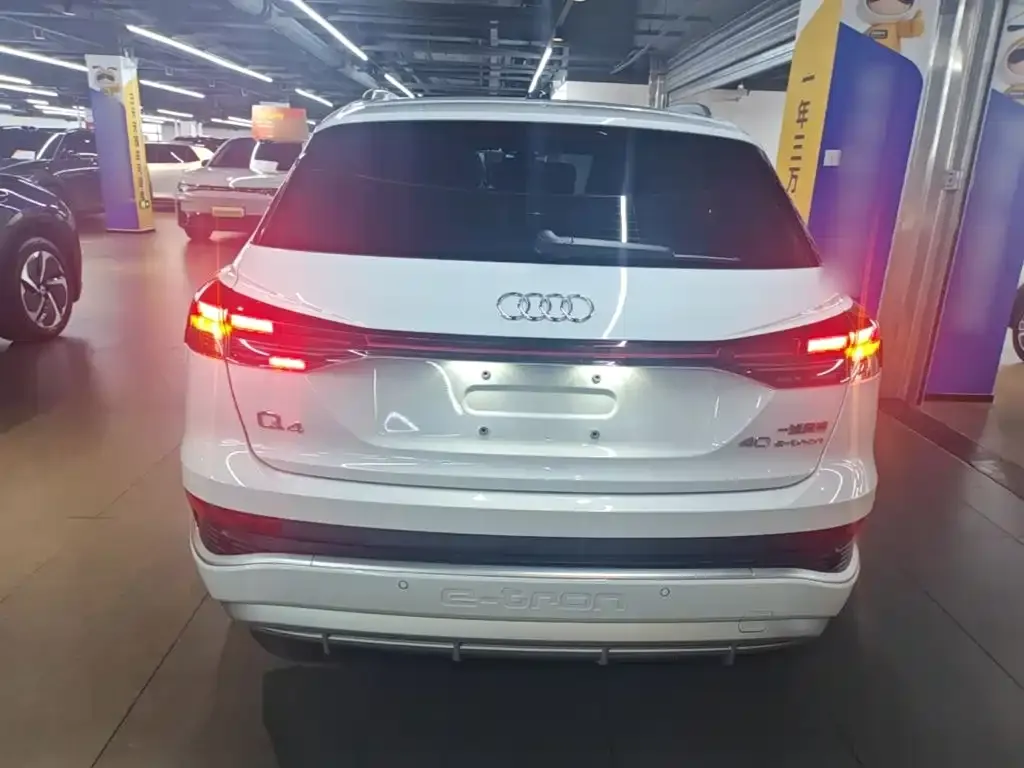 Audi Q4 e-tron — фото 6