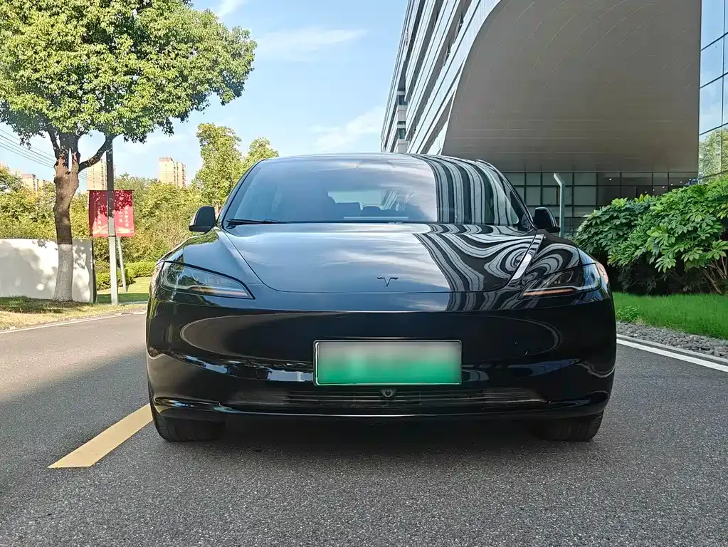 Tesla Model 3 — фото 9