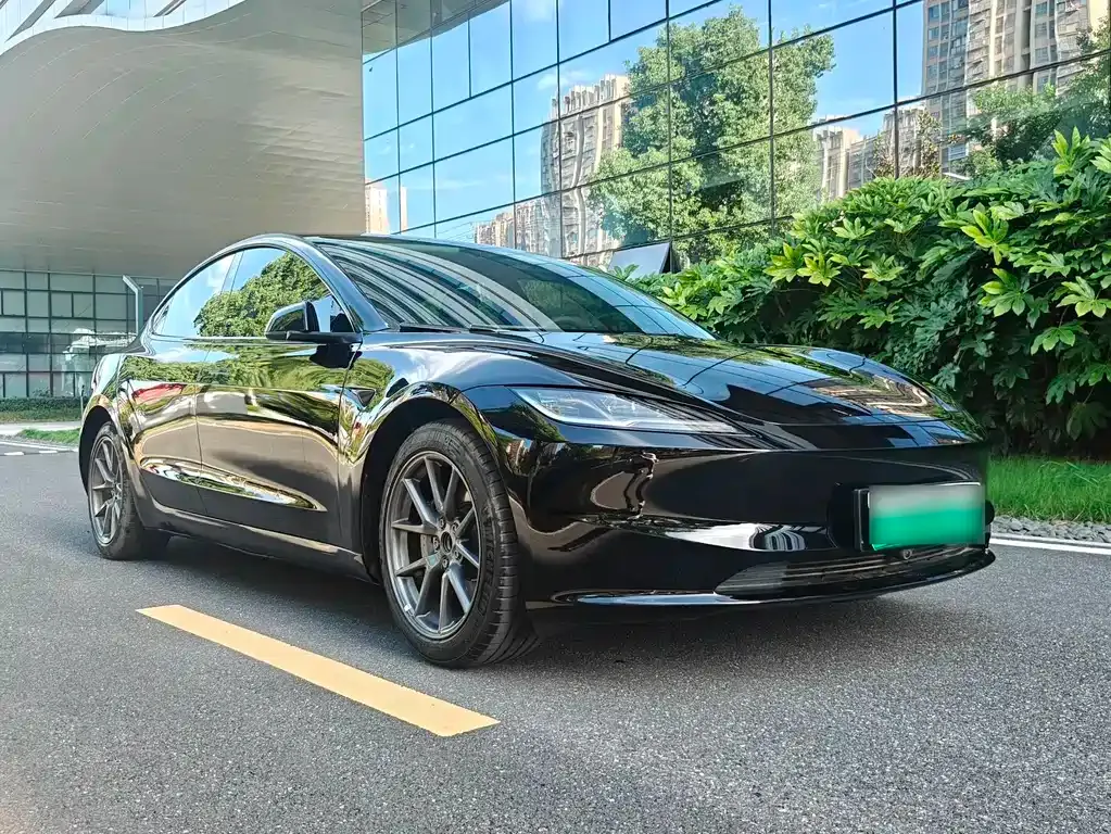 Tesla Model 3 — фото 8