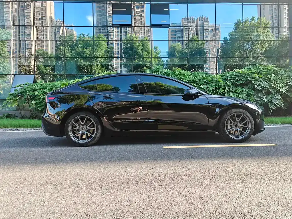 Tesla Model 3 — фото 6