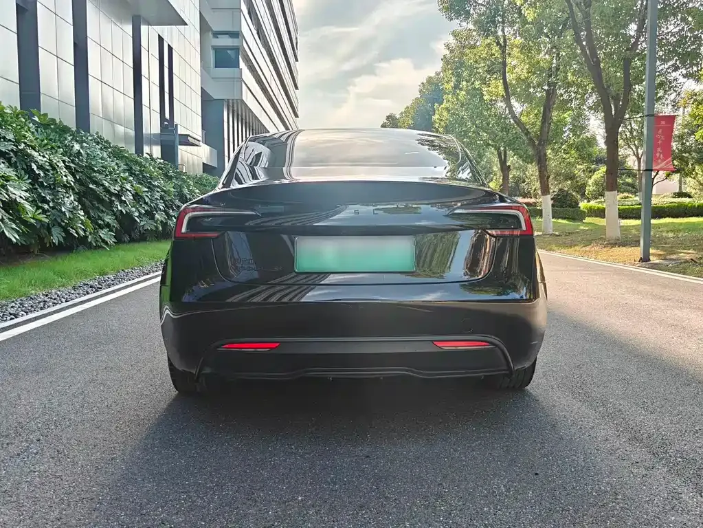Tesla Model 3 — фото 5
