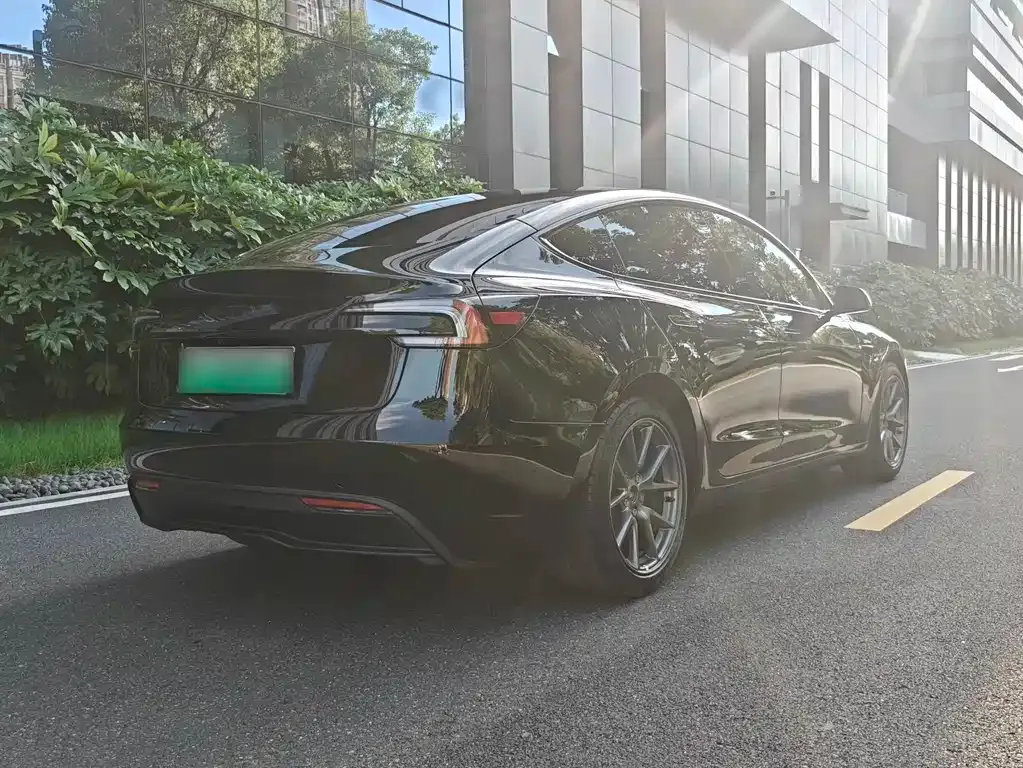 Tesla Model 3 — фото 3