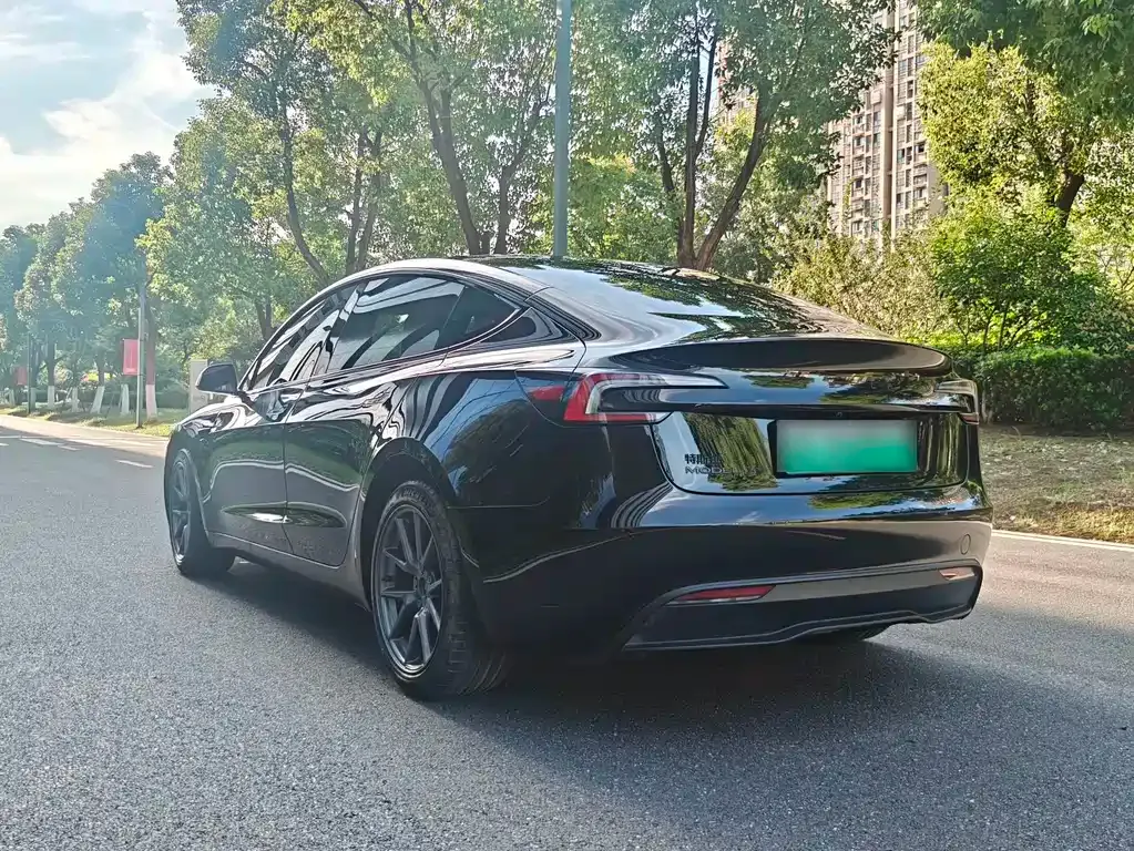 Tesla Model 3 — фото 4