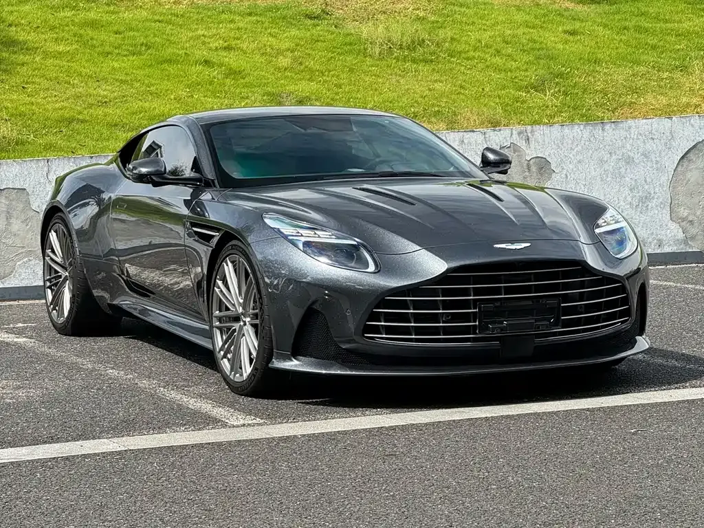 Aston Martin DB12 — фото 4
