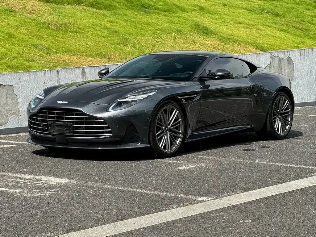 Aston Martin DB12 — фото 3