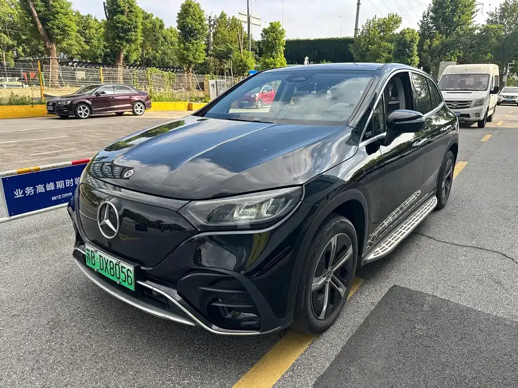 Mercedes-Benz EQE SUV — фото 1