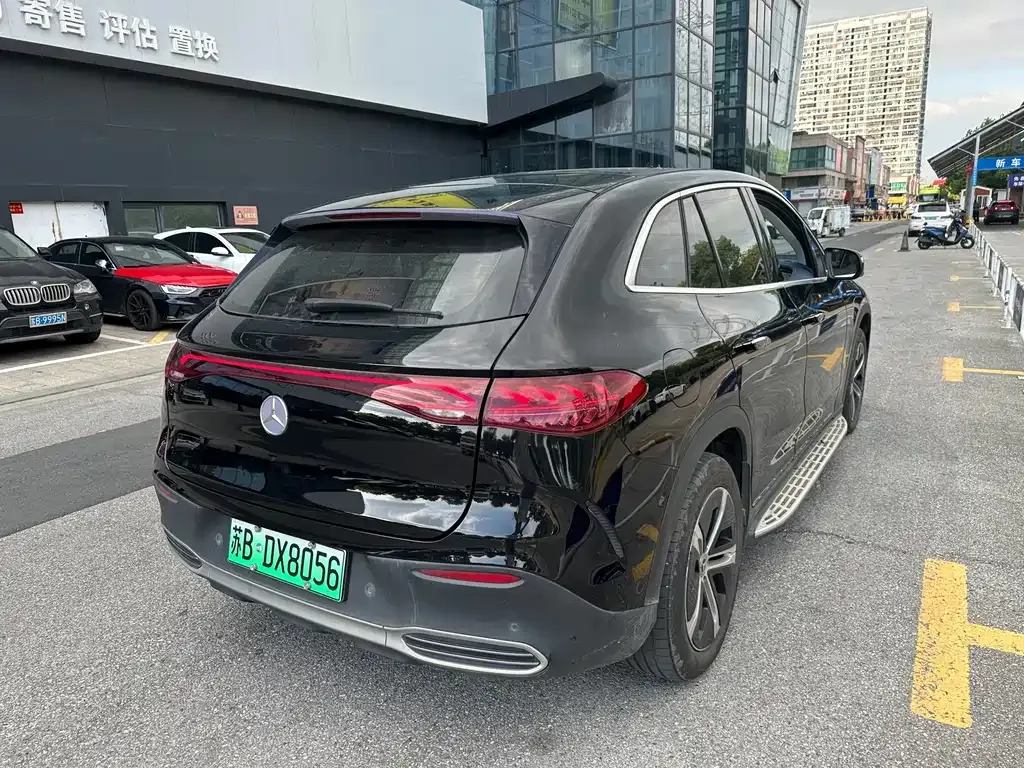 Mercedes-Benz EQE SUV — фото 9