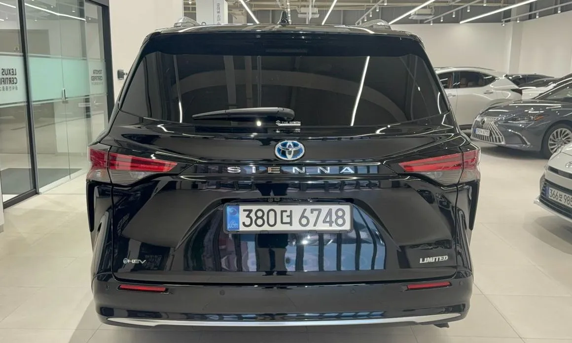 Toyota Sienna — фото 10