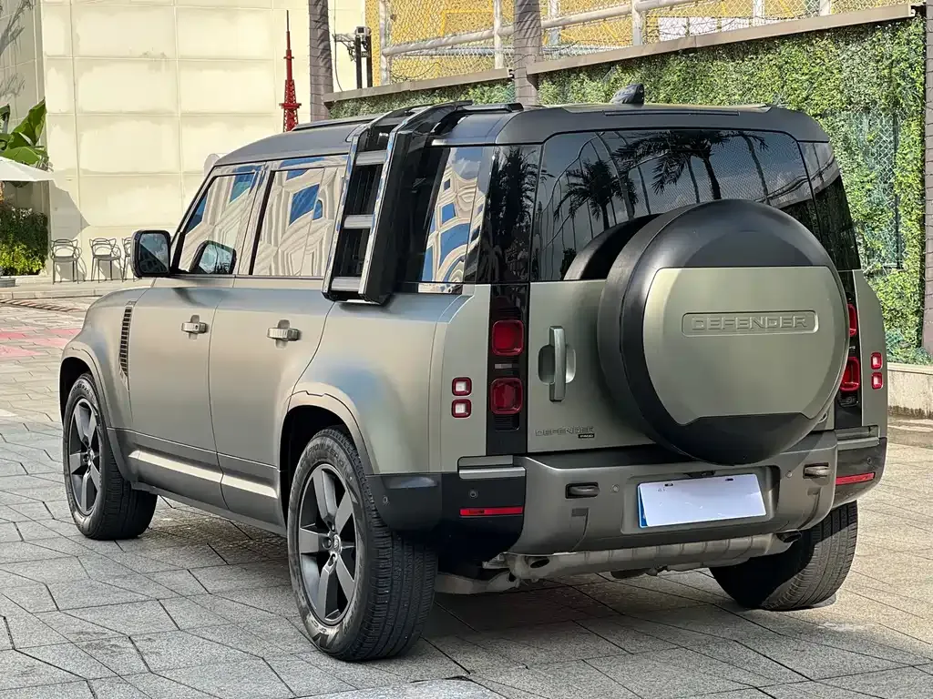 Land Rover Defender — фото 10