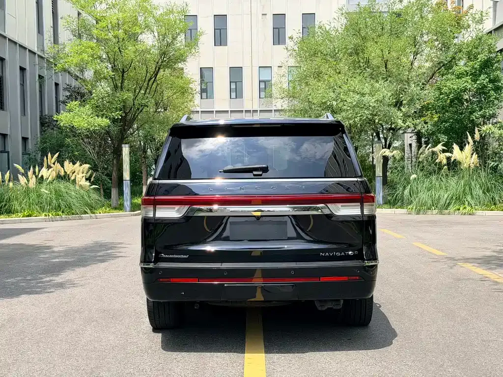 Lincoln Navigator — фото 9