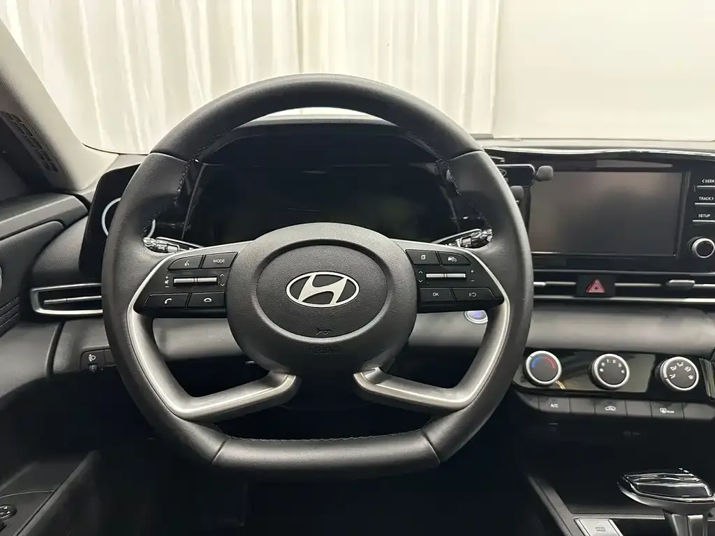 Hyundai Elantra — фото 7