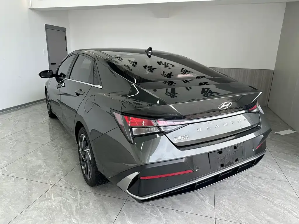 Hyundai Elantra — фото 5