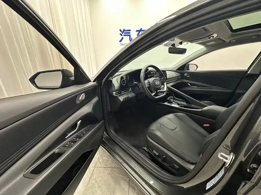 Hyundai Elantra — фото 3