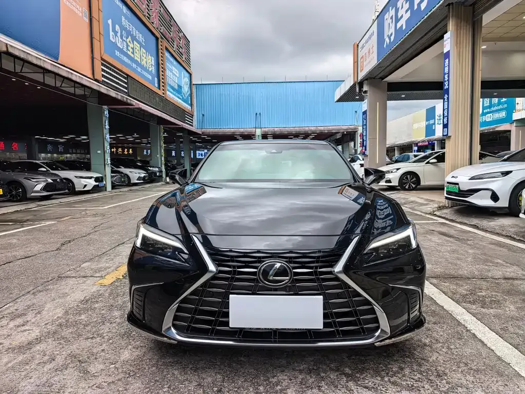 Lexus ES — фото 9
