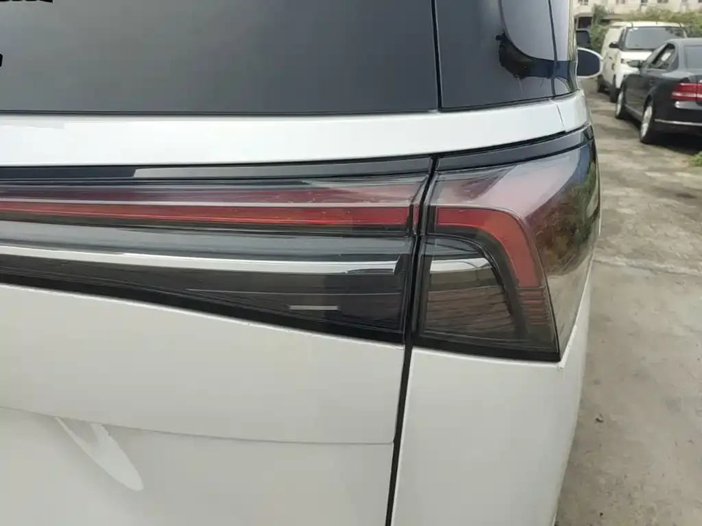 Buick GL8 Hybrid — фото 3