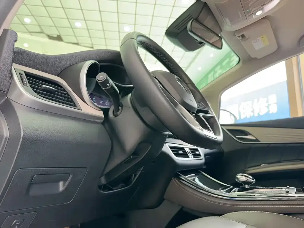 BYD MAX New Energy — фото 10