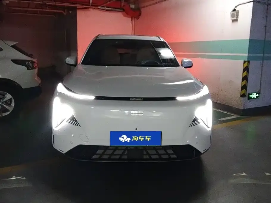 Geely Galaxy L7 — фото 1