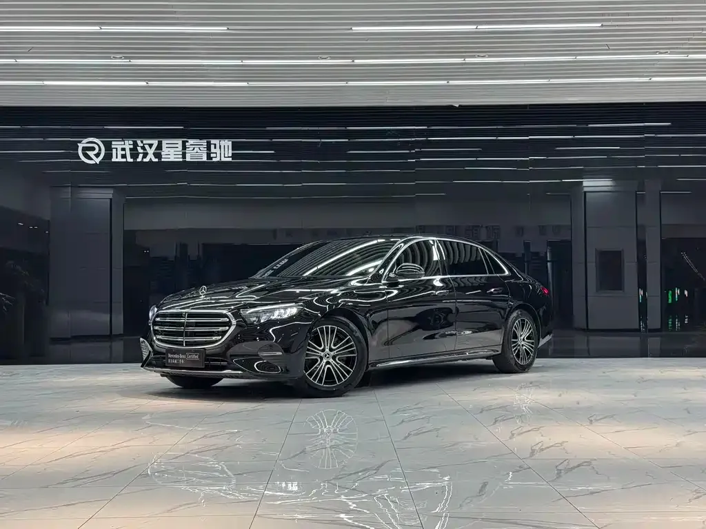 Mercedes-Benz E-Class — фото 1