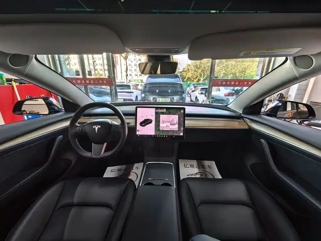 Tesla Model 3 — фото 9