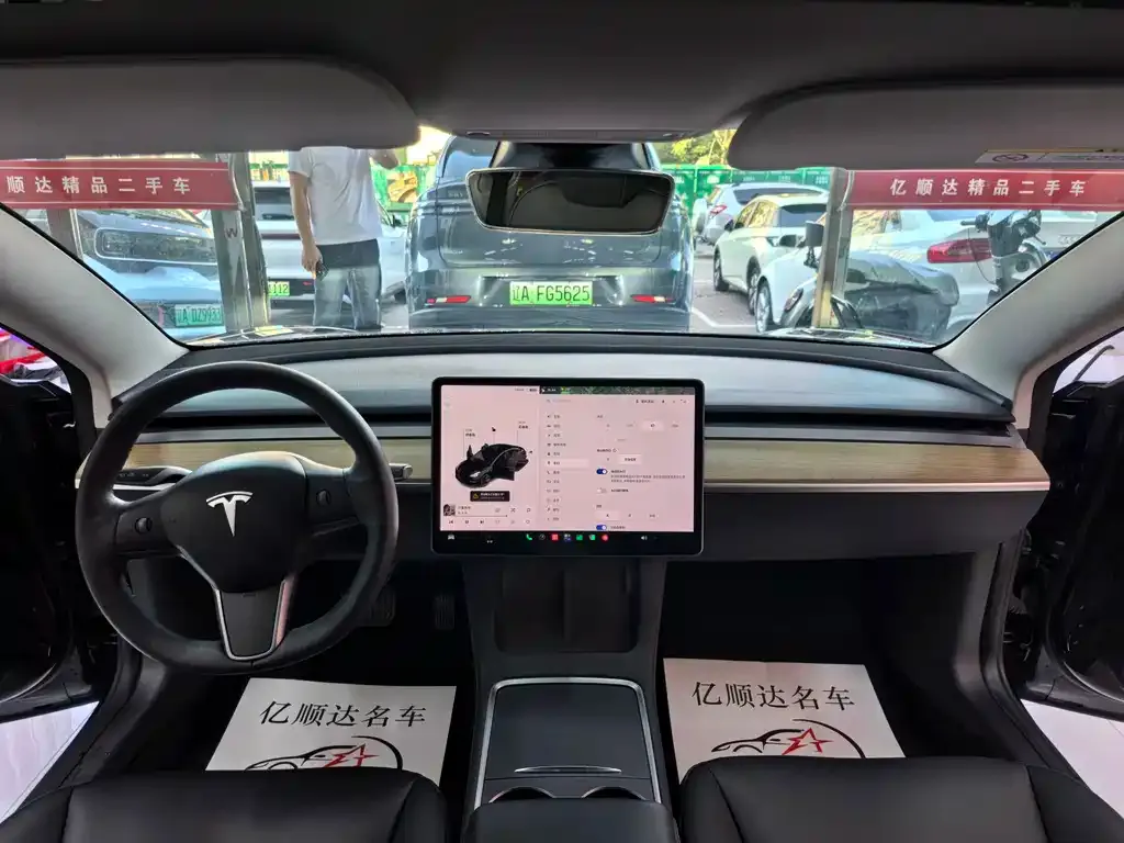 Tesla Model 3 — фото 6
