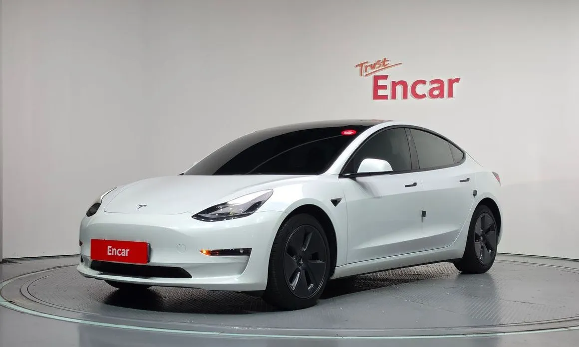 Tesla Model 3 — фото 1