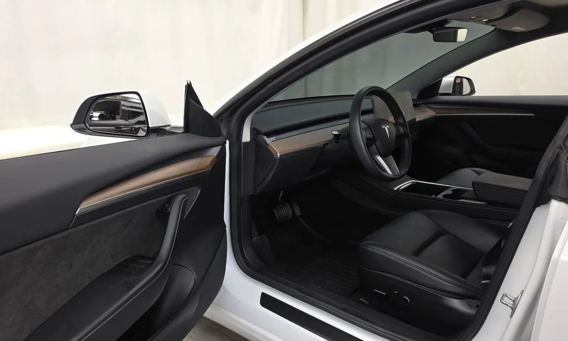 Tesla Model 3 — фото 9