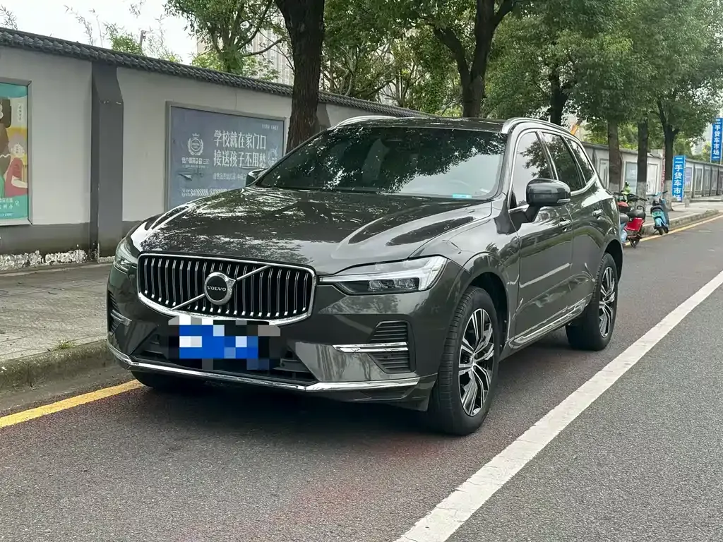 Volvo XC60 — фото 1