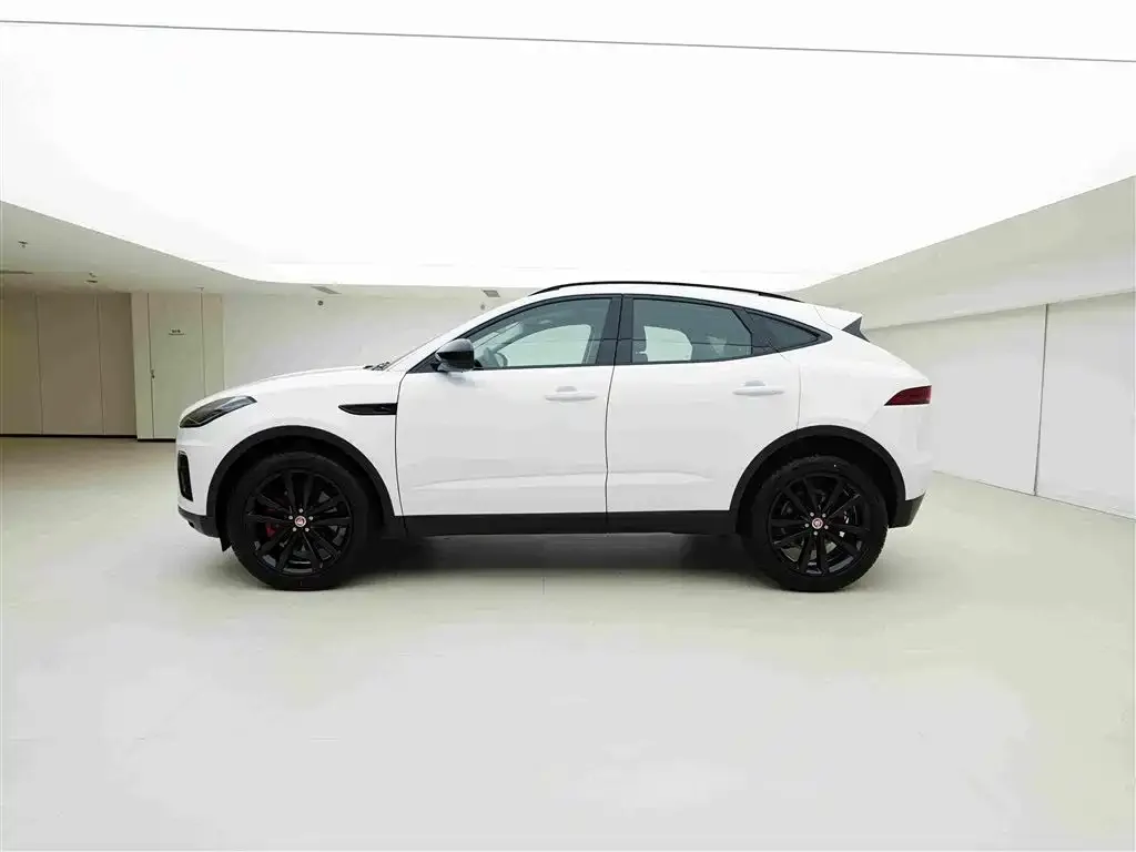 Jaguar E-PACE — фото 7