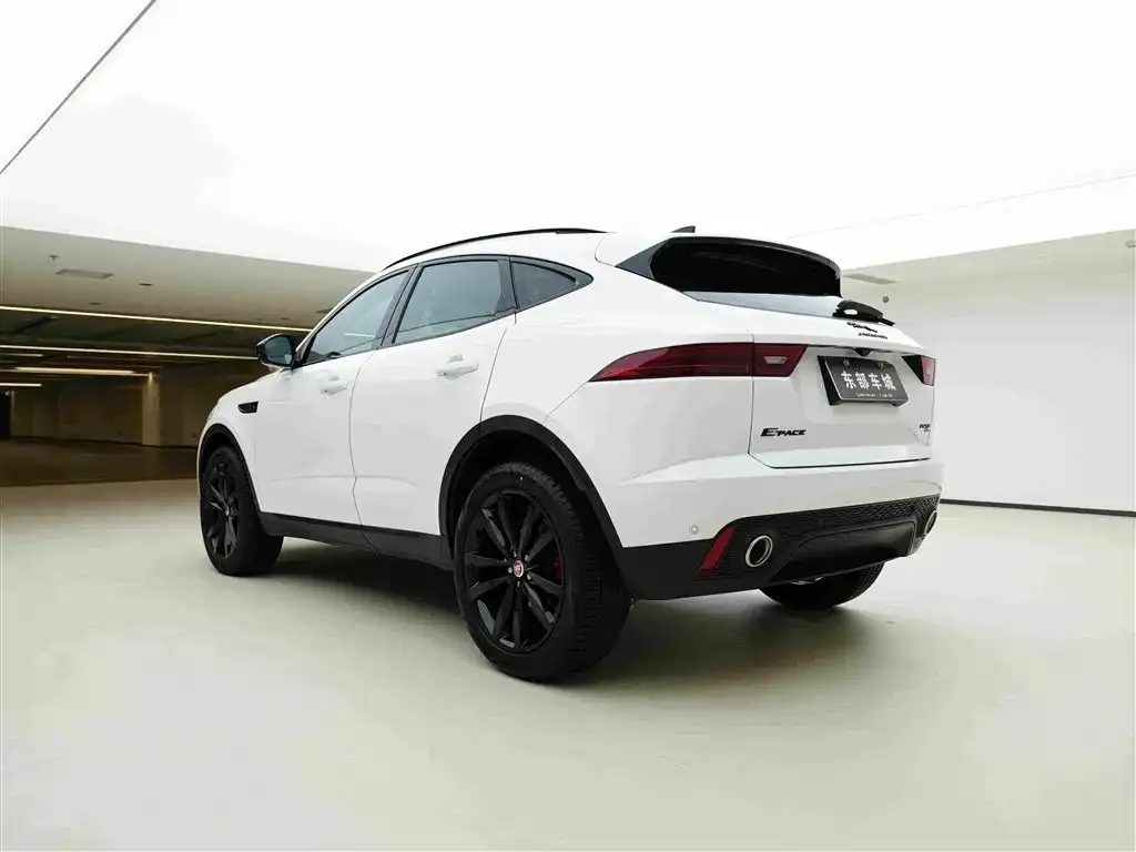 Jaguar E-PACE — фото 2