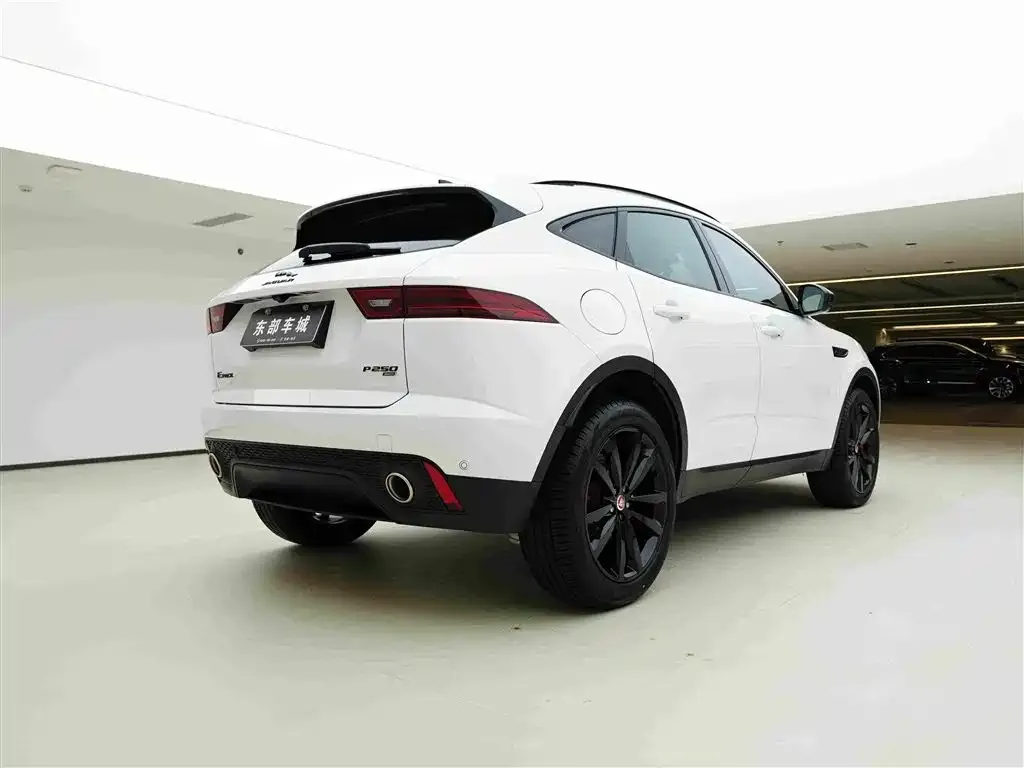 Jaguar E-PACE — фото 9