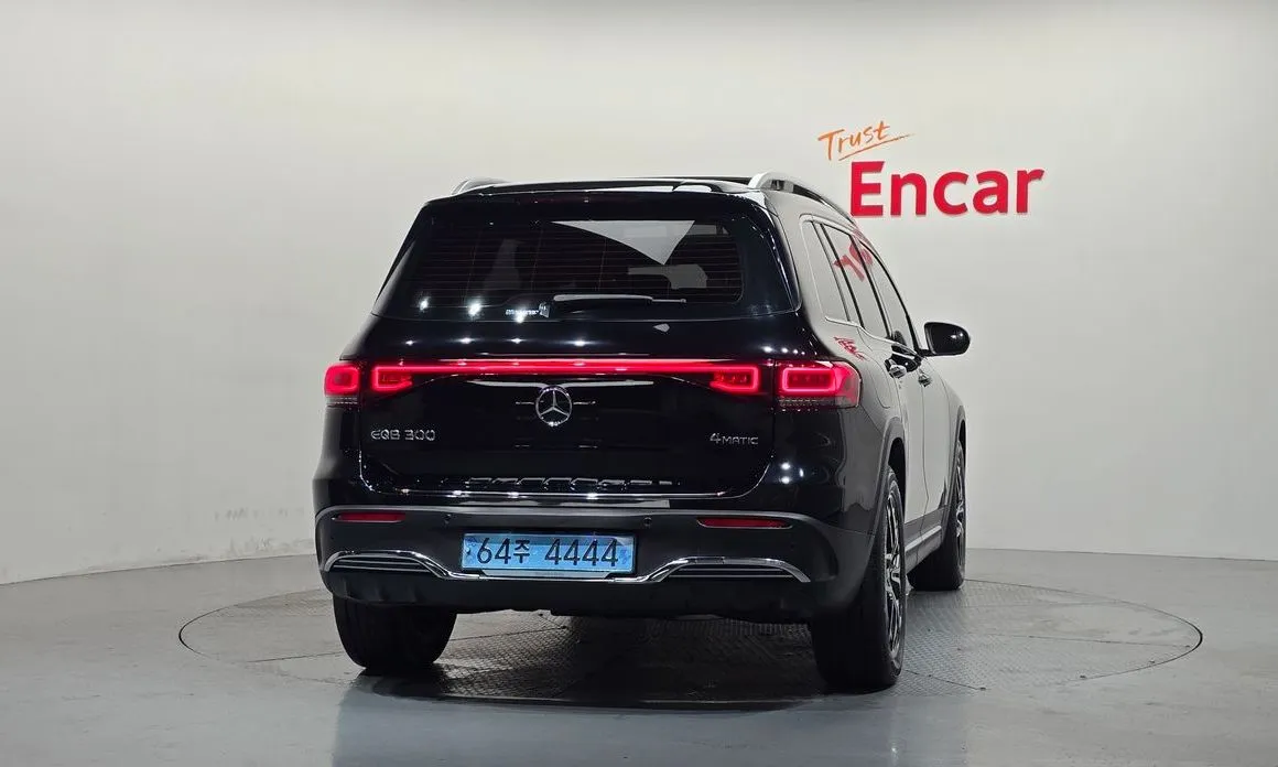 Mercedes-Benz EQB — фото 2