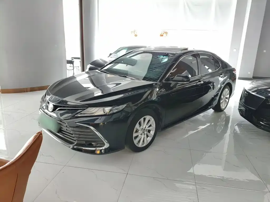 Toyota Camry — фото 8