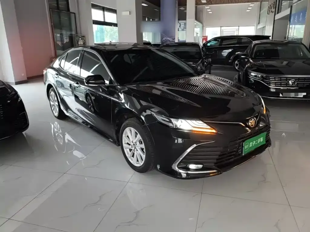 Toyota Camry — фото 5