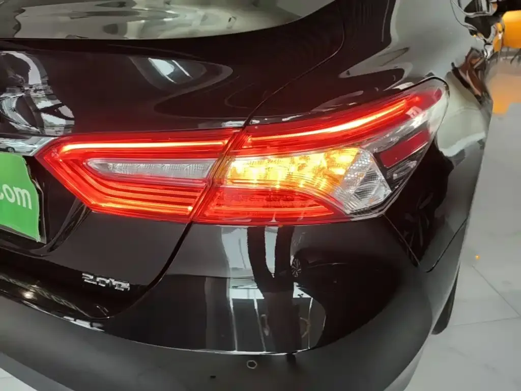 Toyota Camry — фото 10