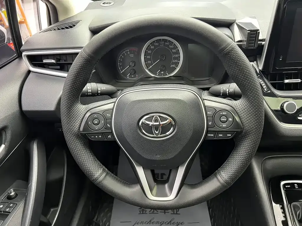 Toyota Corolla — фото 10