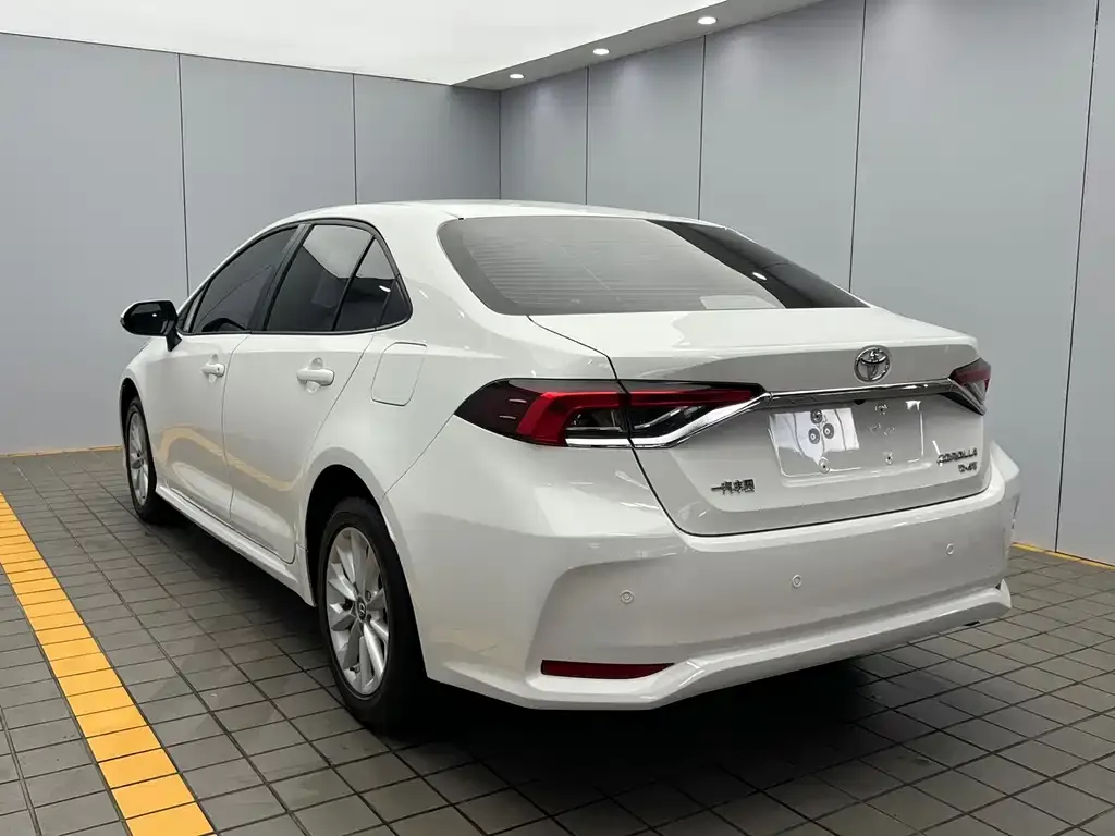 Toyota Corolla — фото 3
