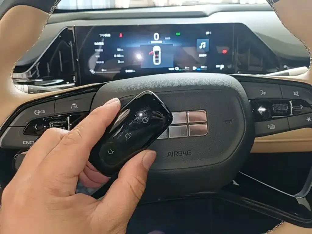 Geely Galaxy L6 — фото 10