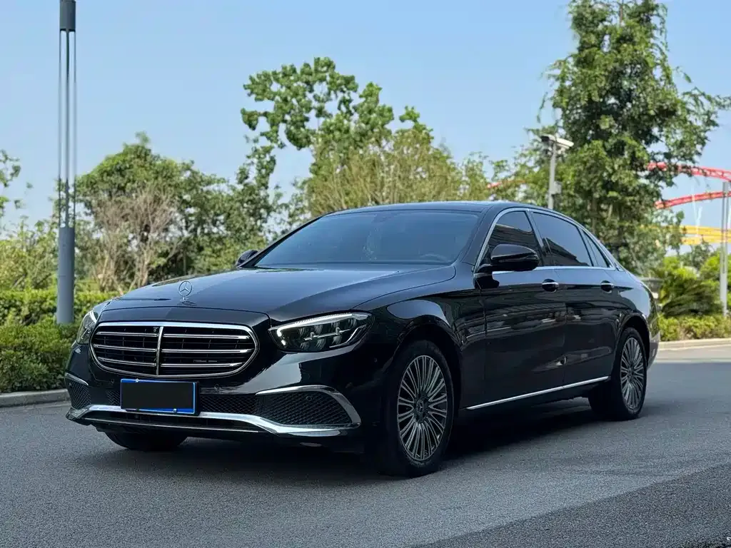 Mercedes-Benz E-Class — фото 1