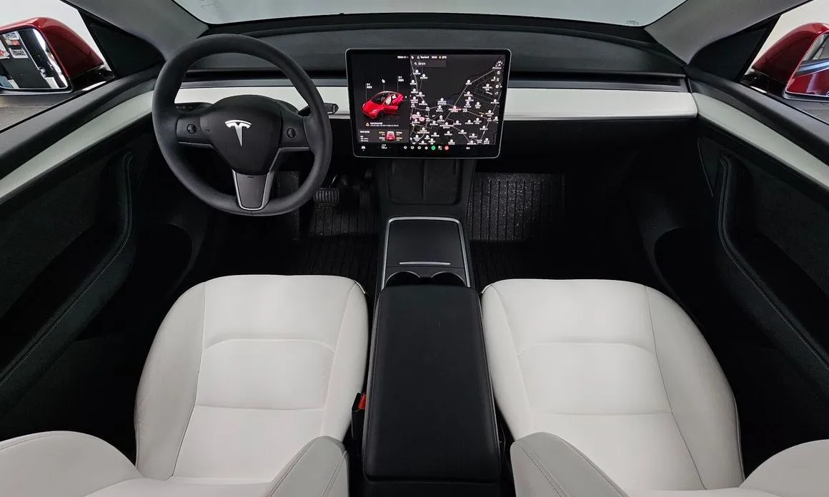 Tesla Model Y — фото 8