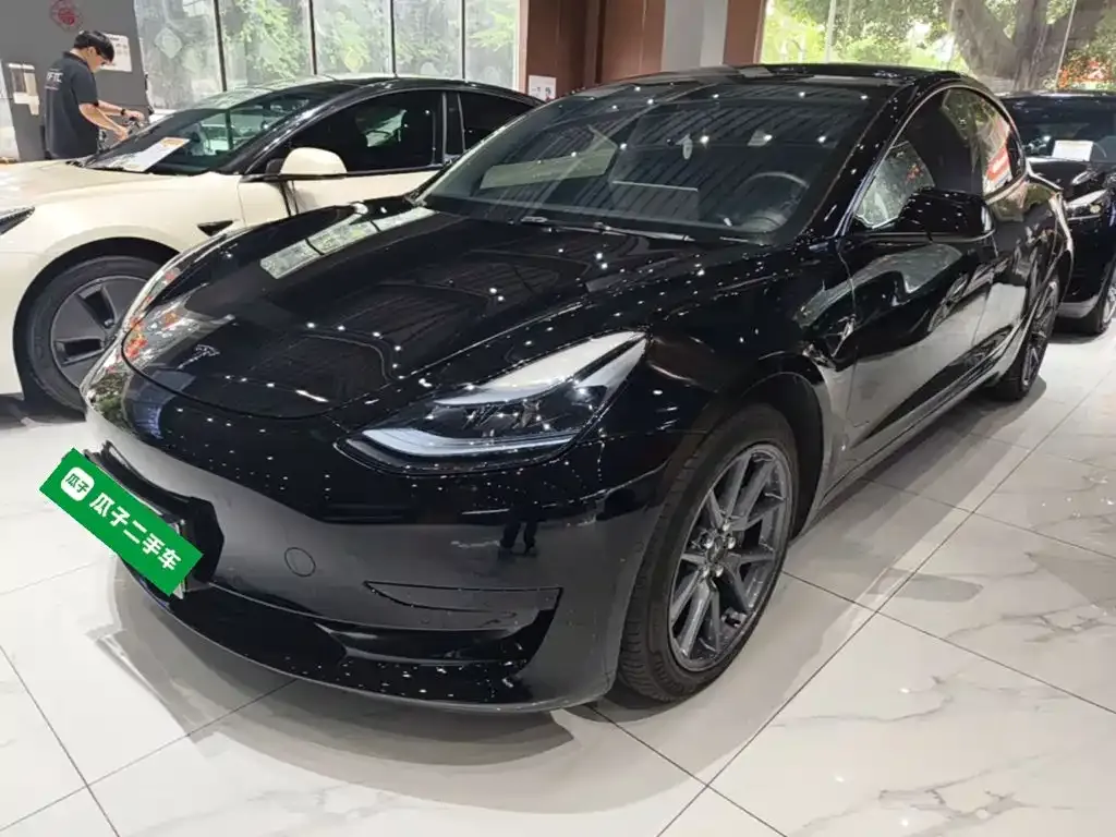 Tesla Model 3 — фото 1