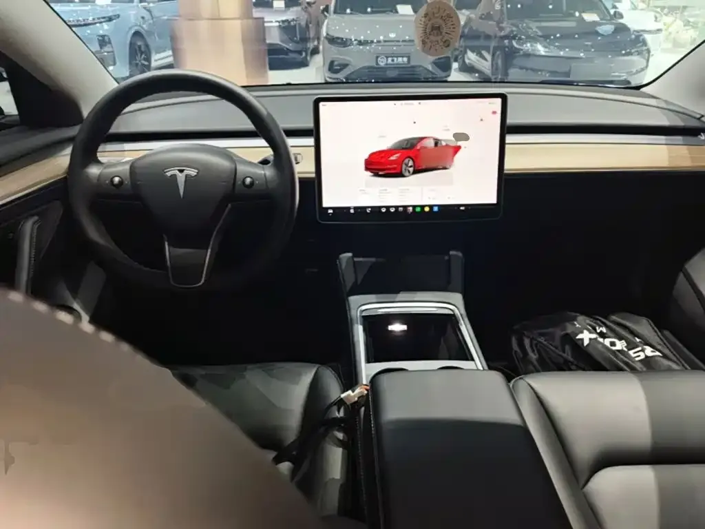 Tesla Model 3 — фото 3