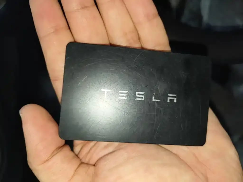 Tesla Model 3 — фото 2