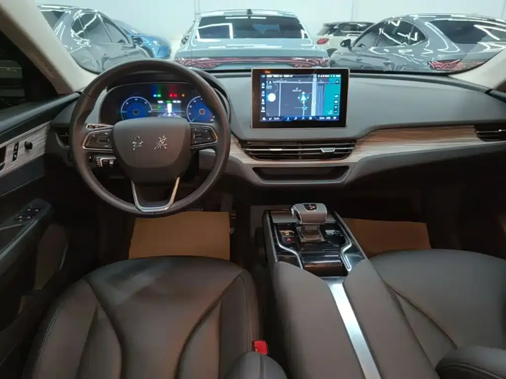 Hongqi E-QM5 — фото 2