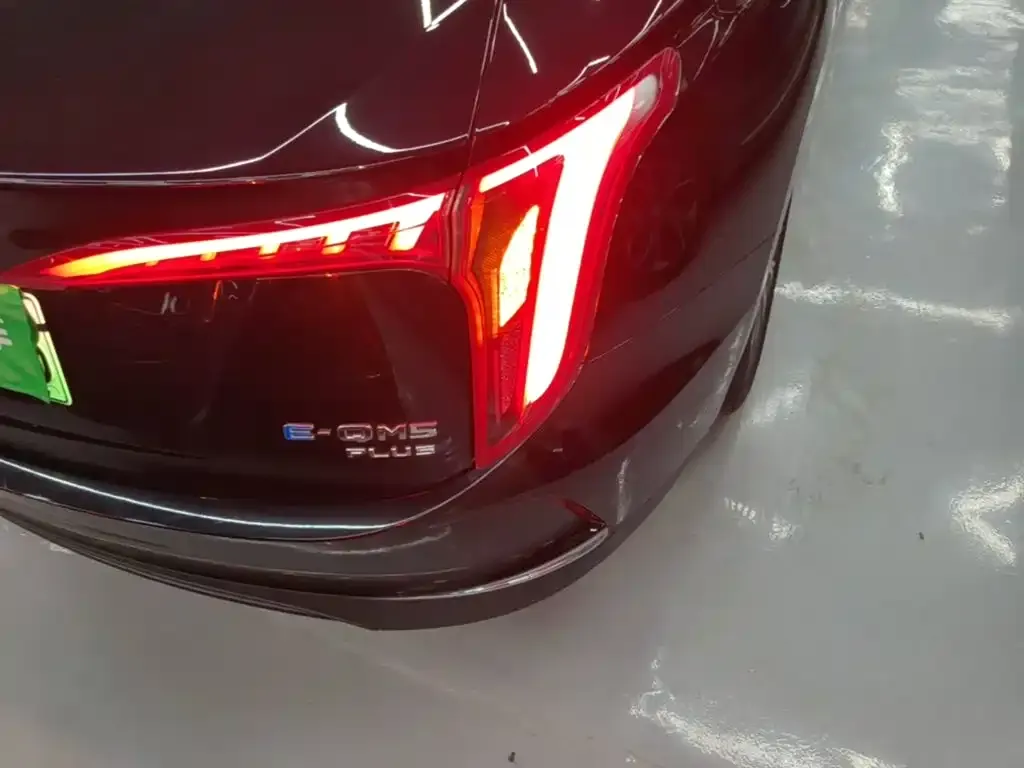 Hongqi E-QM5 — фото 4