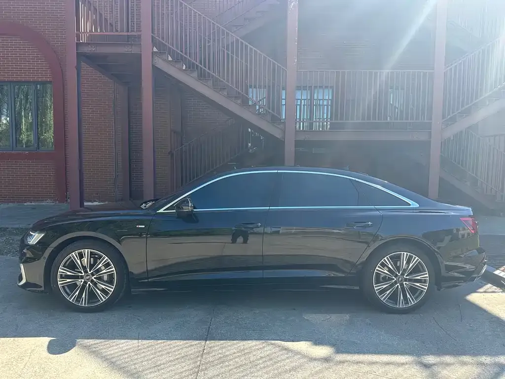 Audi A6L — фото 10